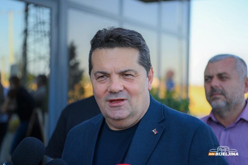 Ujedinjena Srpska predstavila kandidate u Bijeljini, Stevandić poručio: Radom smo ljudima vraćali povjerenje (FOTO)
