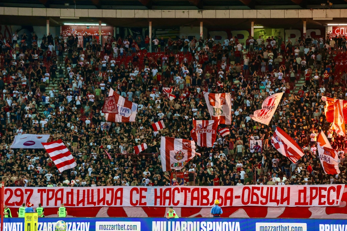 Crvena zvezda uputila apel navijačima: Ne ubacujte ništa na teren