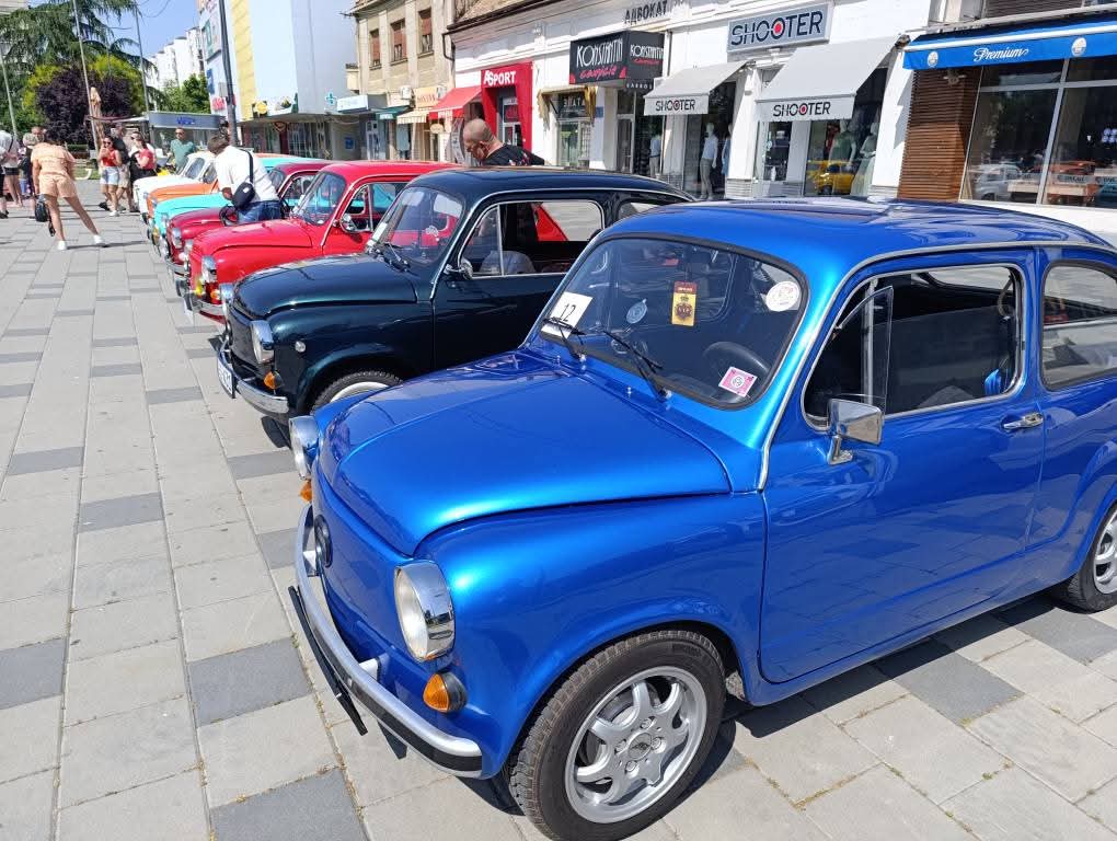 Atrakcija u Bijeljini: Danas defile legendarnih fića