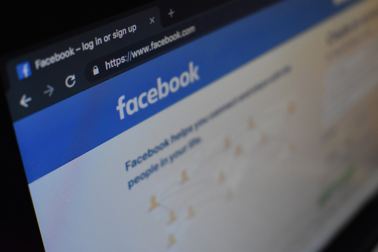 Facebook u novom testu omogućava korisnicima da imaju do pet profila