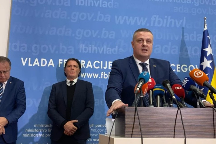 Mijatović: Od 1. januara nijedan poslodavac u Federaciji neće moći isplatiti manje od 1.200 KM