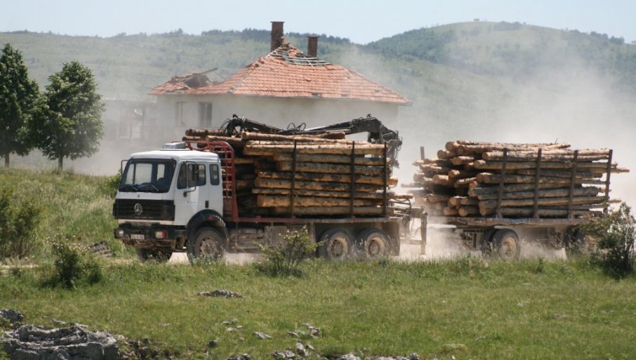 SKLOPILI NA DESETINE ŠTETNIH UGOVORA: Uhapšena petorica funkcionera iz 