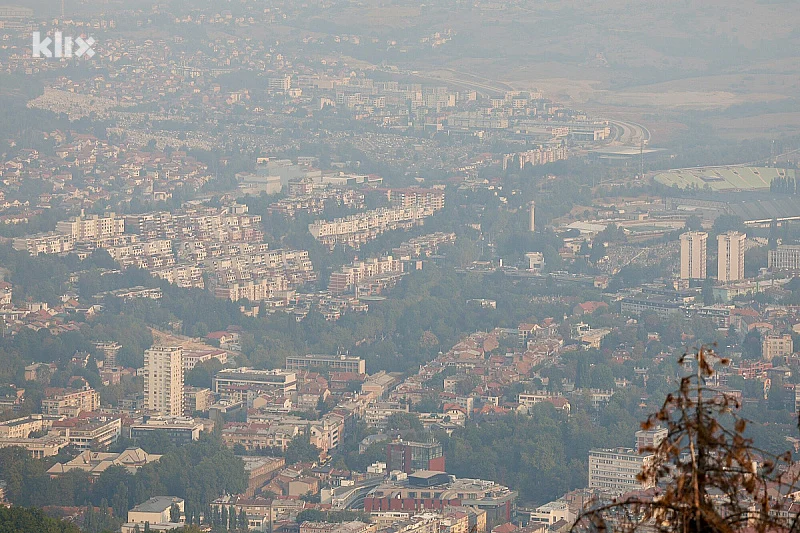 Građani Sarajeva jutros udišu zagađen vazduh: Dim stigao s okolnih požarišta