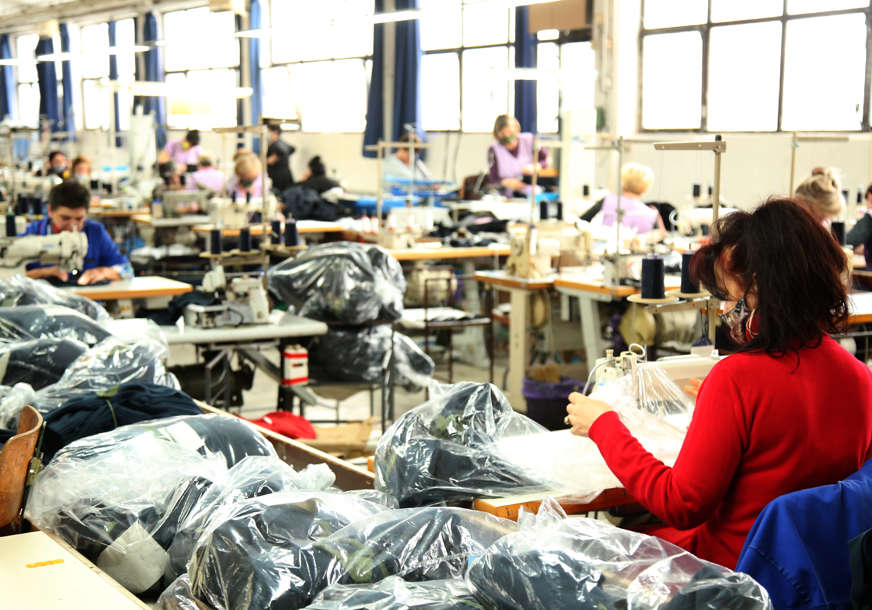 Nije za sve 9. maj neradni dan: Zašto i fabrike rade na republički praznik