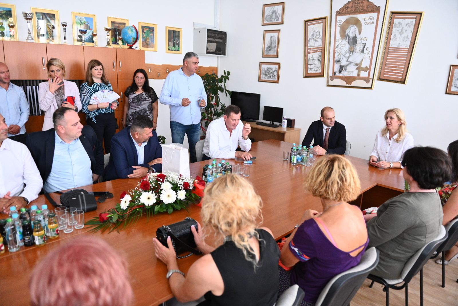 Predsjednik Srpske posjetila školu u Velikoj Obarskoj (FOTO)