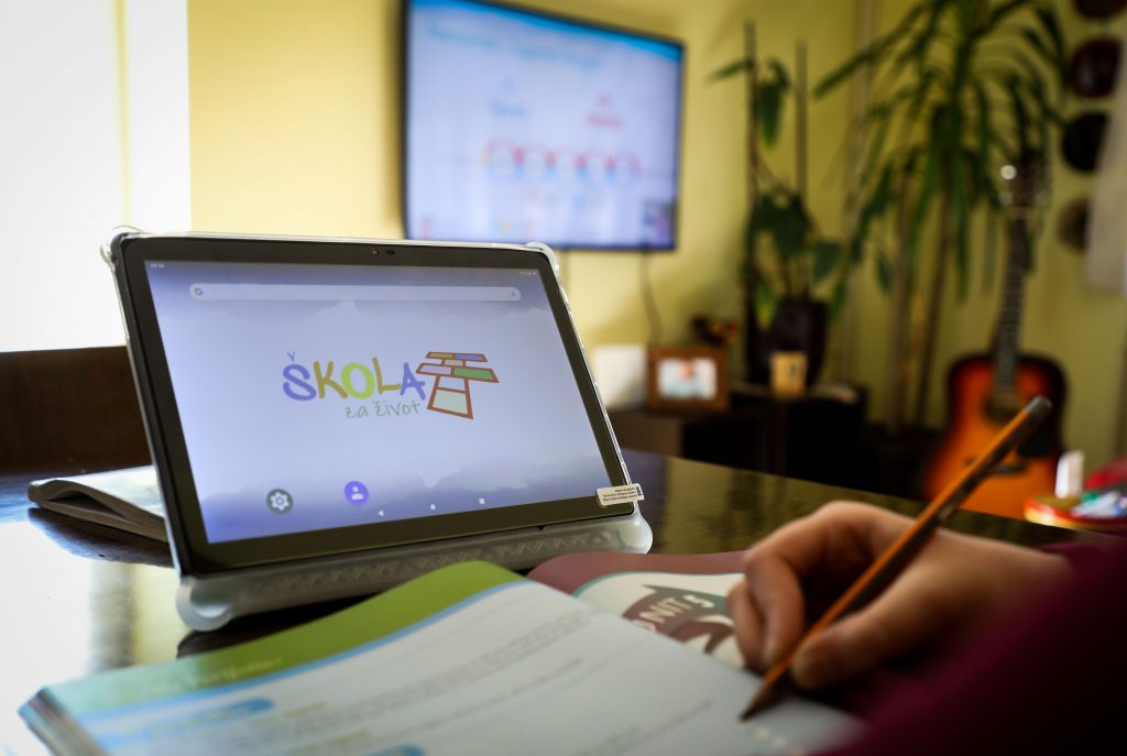 Šest škola u Srpskoj prešlo na NASTAVU NA DALJINU