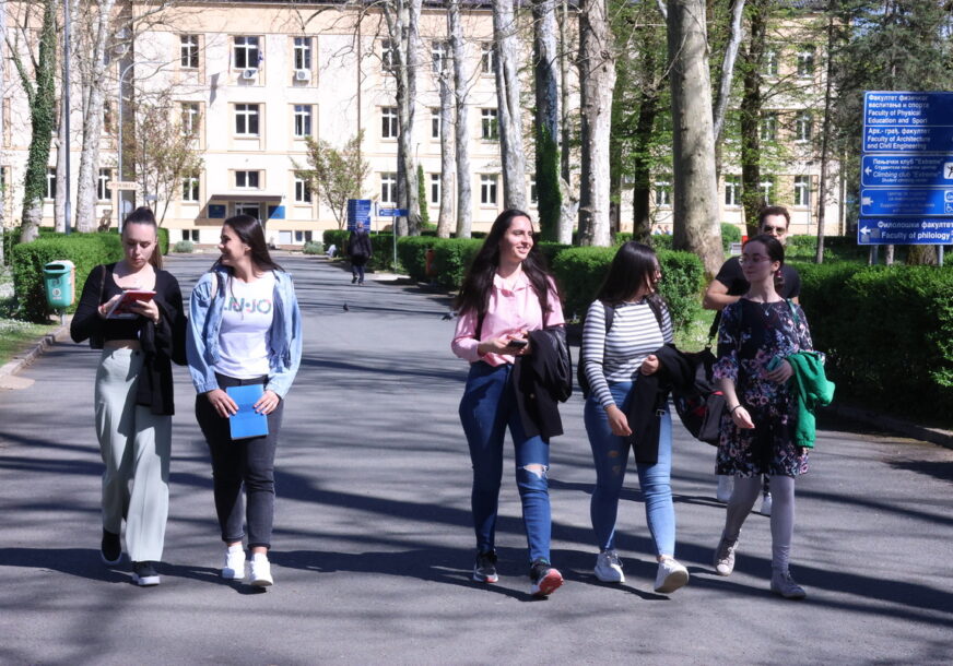 SIGURNOST, KARIJERA ILI ODLAZAK Šta mladi iz BiH žele nakon završetka školovanja