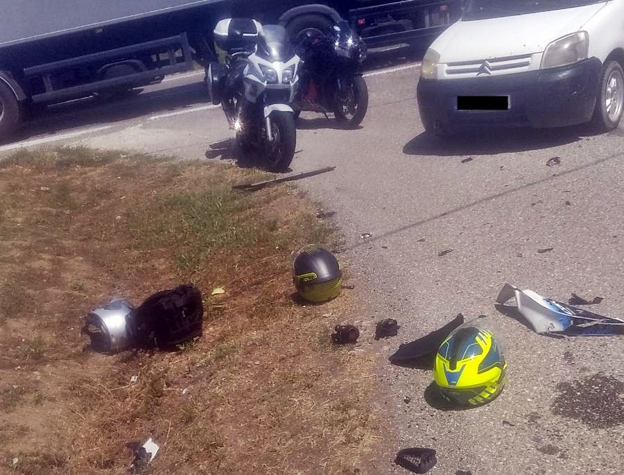 Nezgoda u Dragaljevcu kod Bijeljine, motociklista prevezen na Urgentni (FOTO)