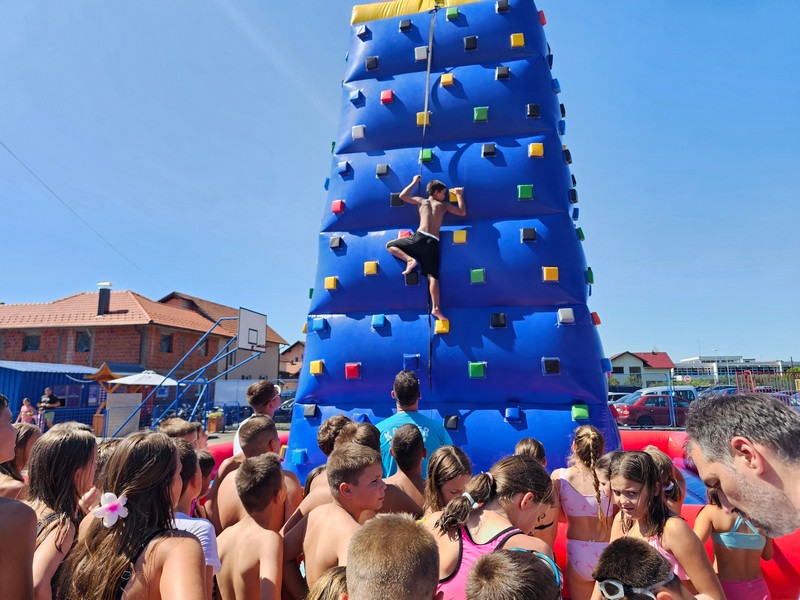 Ugljevički bazeni ugostili mališane: Održane nezaboravne 