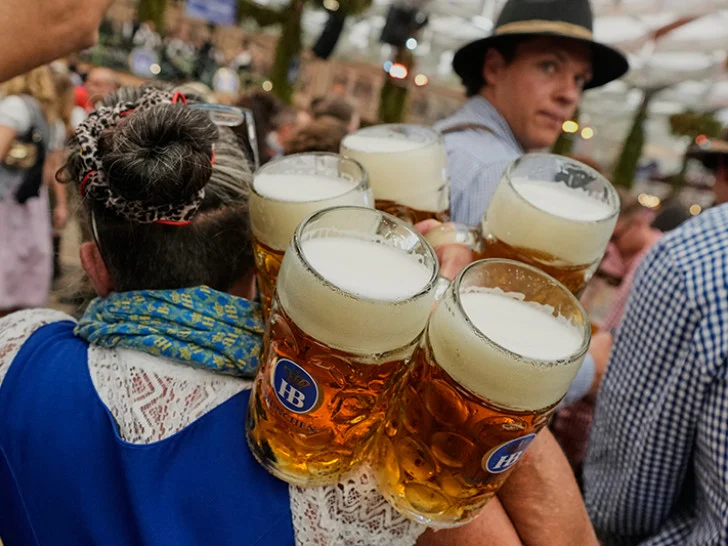 Amerikanac priveden zbog nacističkog pozdrava na Oktoberfestu