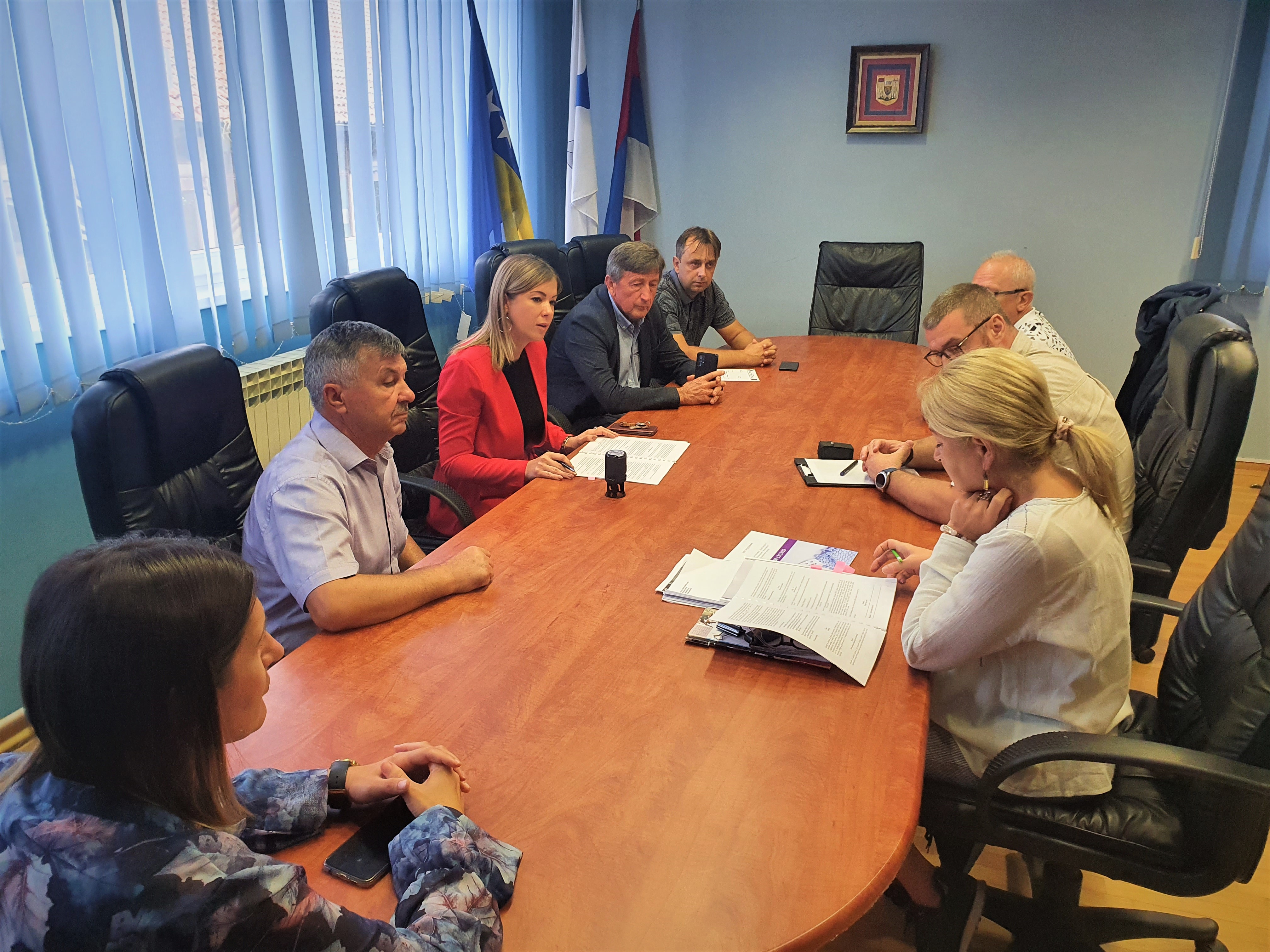 Opština Ugljevik potpisala ugovor za gradnju nove podloge na sportskom terenu