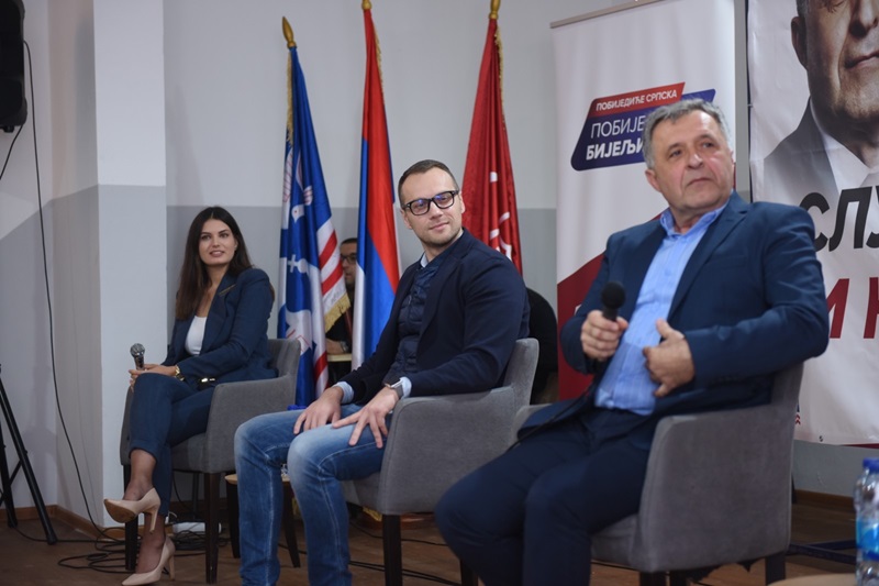 SNSD organizovao panel diskusiju u Vršanima - Dr Lazić: Mladi su pokretači razvoja Semberije, moraju imati podršku!