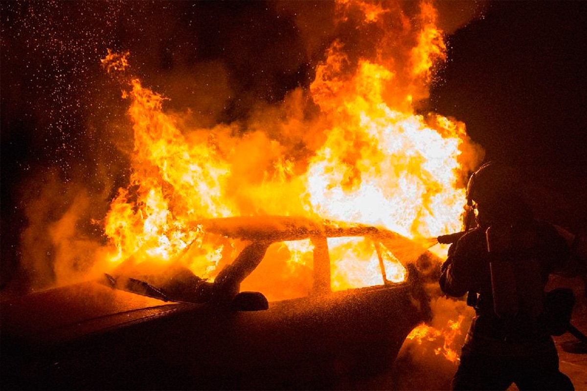 Drama na putu Podgorica - Cetinje, izgorio šleper sa devet automobila