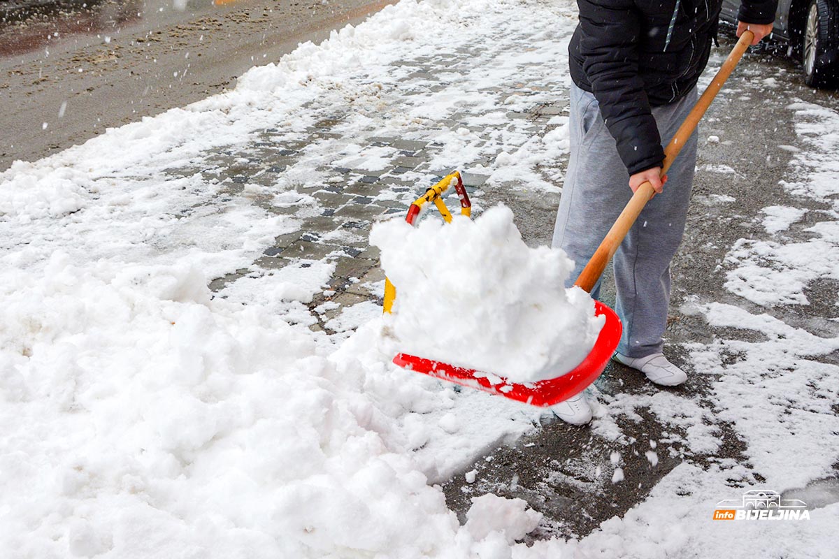 Stiže i gradonačelnik: SDS poziva Bijeljince da u subotu čiste snijeg umjesto “komentarisanja po društvenim mrežama”