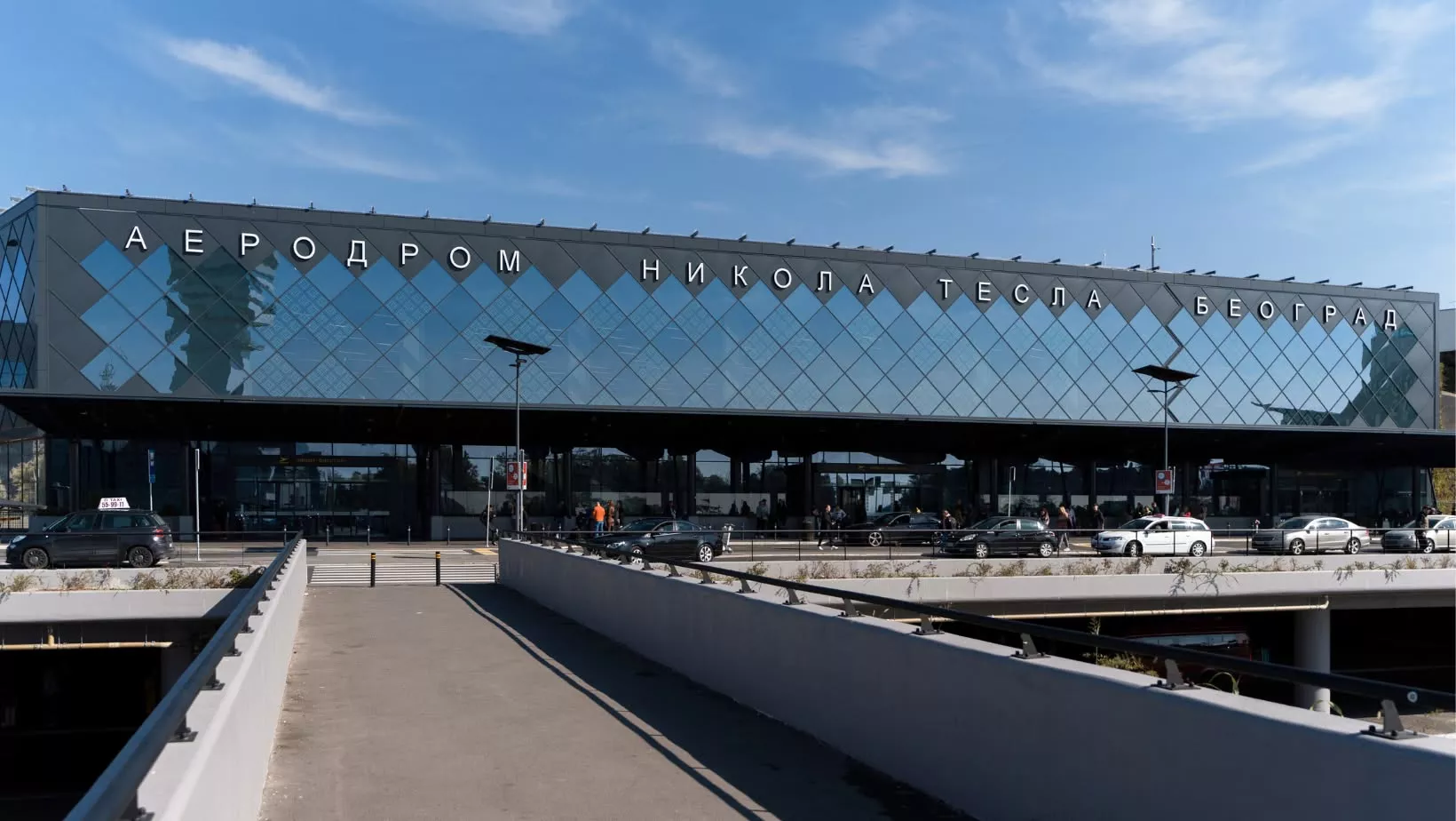 Avion sa državljanima Srbije evakuisanim iz Izraela sletio u Beograd