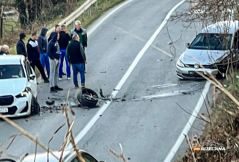 Obustavljen saobraćaj na putu Bijeljina - Zvornik: U žestokom sudaru otpao točak sa vozila (FOTO) 