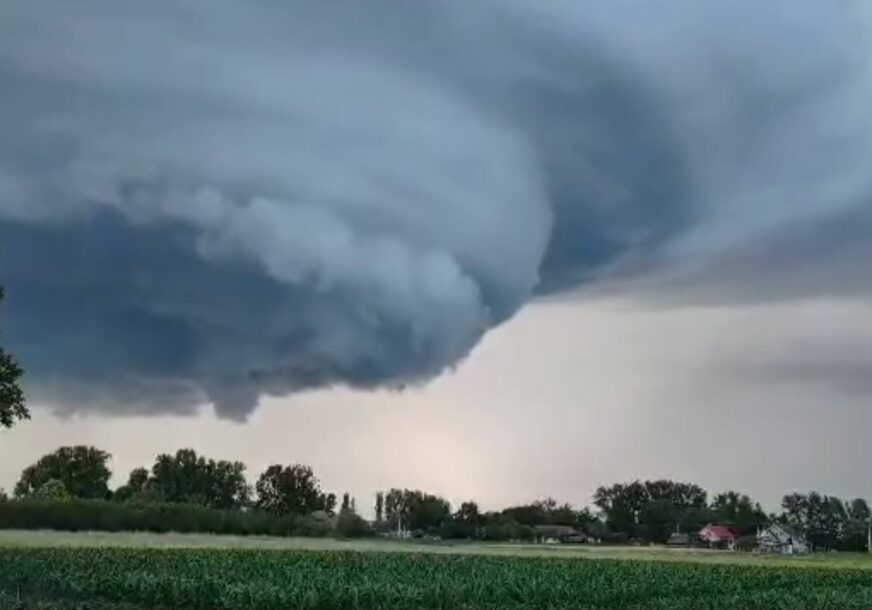 Oluje paralisale veći dio Hrvatske, meteoalarmi zvone na sve strane