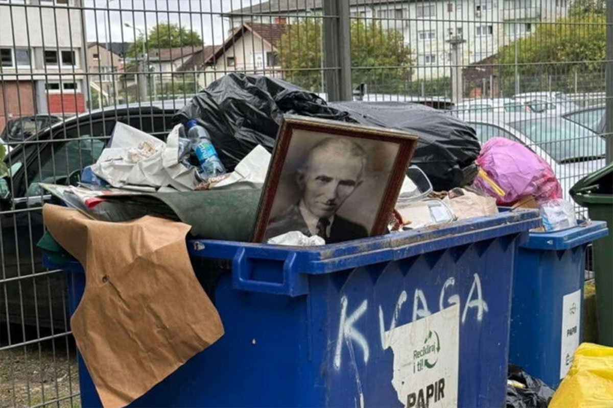 Tužna scena u Prijedoru: Fotografija Nikole Tesle završila u kontejneru