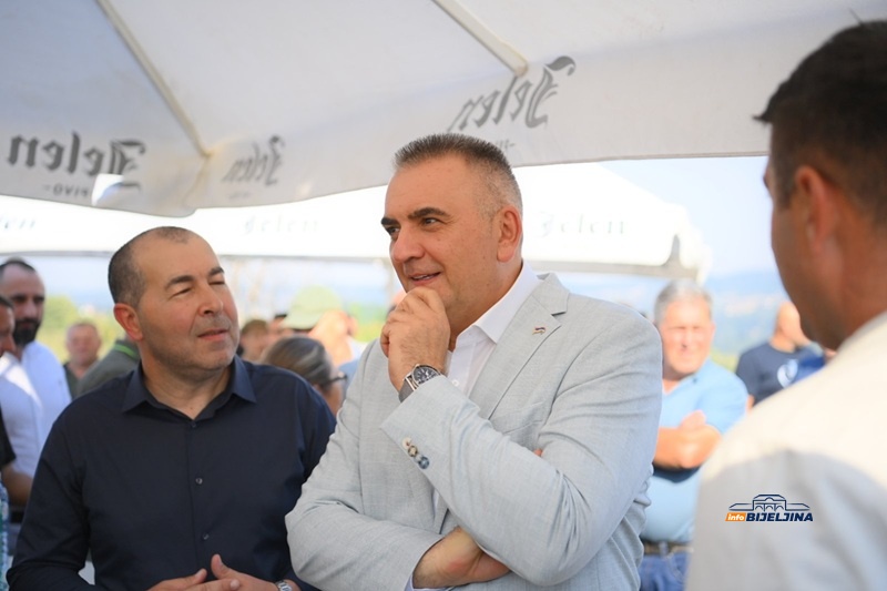 Minić u Puškovcu kod Lopara: Moja kancelarija je cijela Srpska (FOTO)