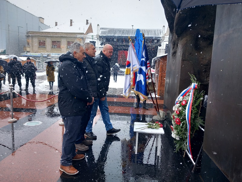 Bijeljina: Položeni vijenci povodom Dana Republike, Grad organizovao svečeni prijem (FOTO)