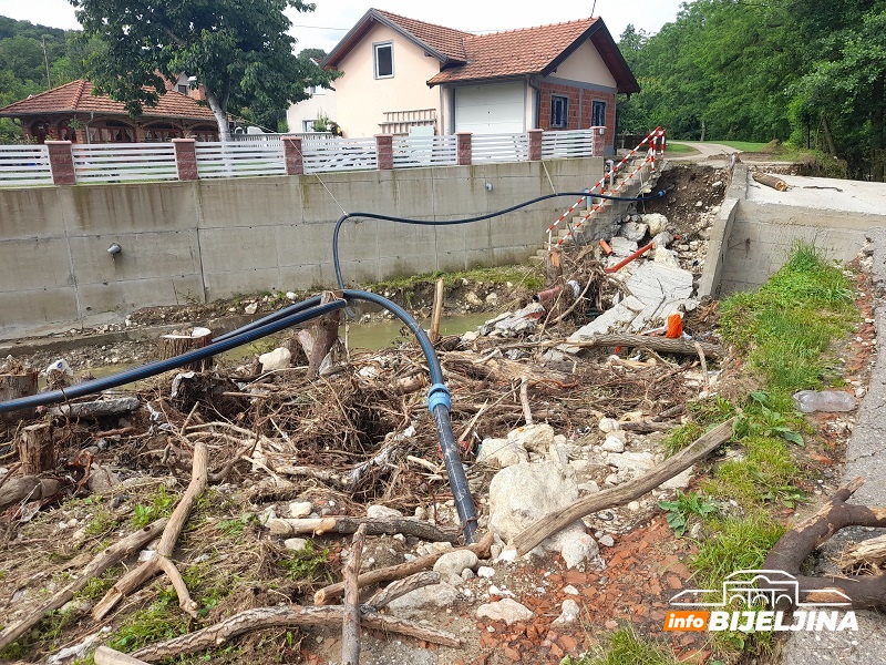 Dramatične poplave pogađaju ugljevička sela: Uništene kuće, usjevi i mostovi