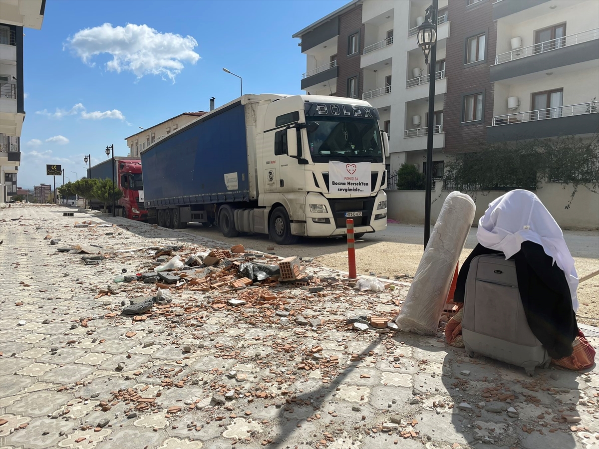 STIGLO 40 KAMIONA U turski Hataj dopremljena humanitarna pomoć iz BiH (FOTO)