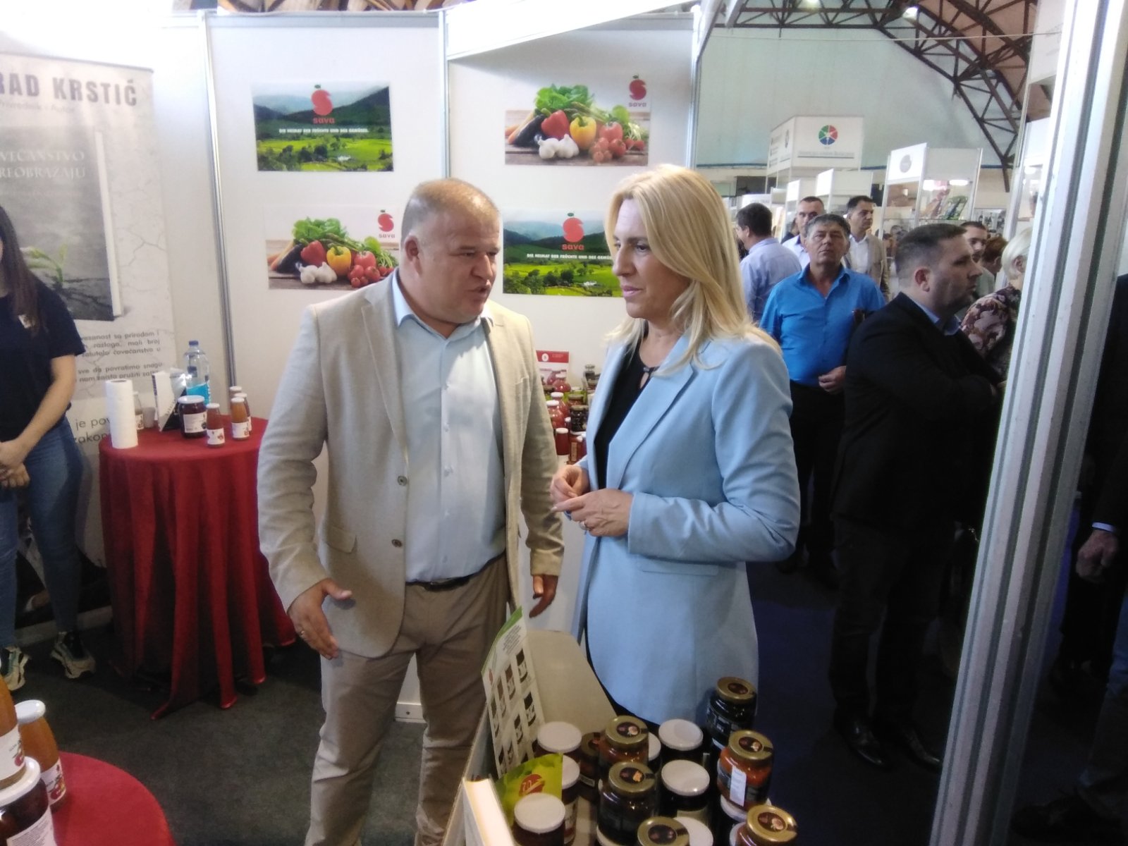 Cvijanovićeva i ministri poljoprivrede RS i Srbije posjetili štand fabrike 