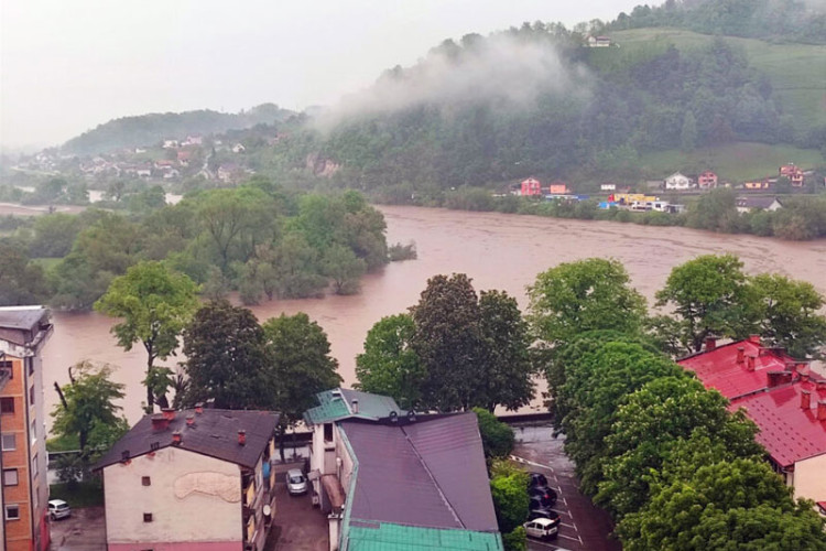 Proglašene vanredne mjere odbrane od poplava u Kostajnici i Dvoru, vodostaj Sane raste