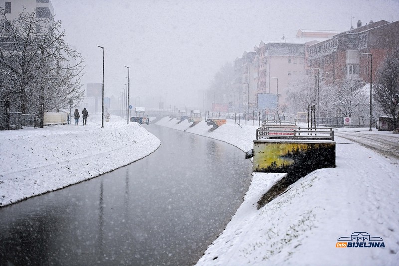 Bijeljina osvanula pod snijegom (FOTO)