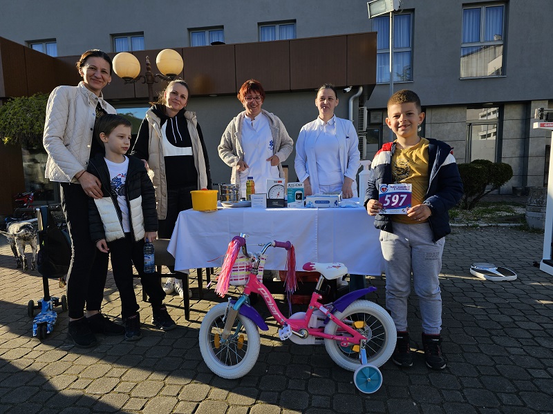 Dom zdravlja Ugljevik podržao sportsku manifestaciju “Krug zdravlja”: Poklonili bicikl mališanu