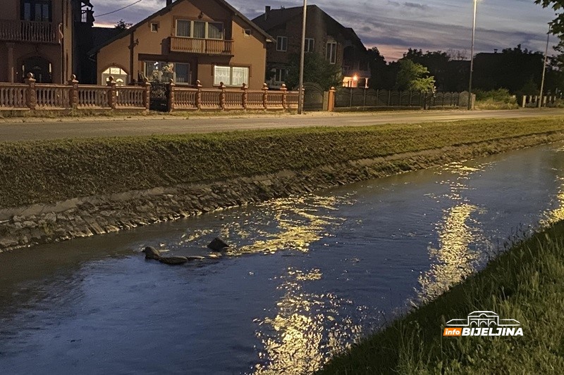Bijeljina: Trosjed završio u kanalu Dašnica, kazne blage – kamere ostale samo priča /FOTO/