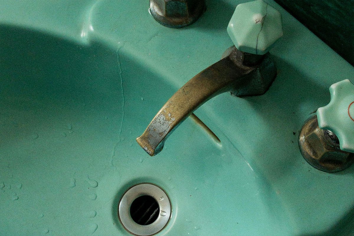 Smrdi li vaše kupatilo svaki put kad pada kiša? Namirnice iz kuhinje će riješiti problem