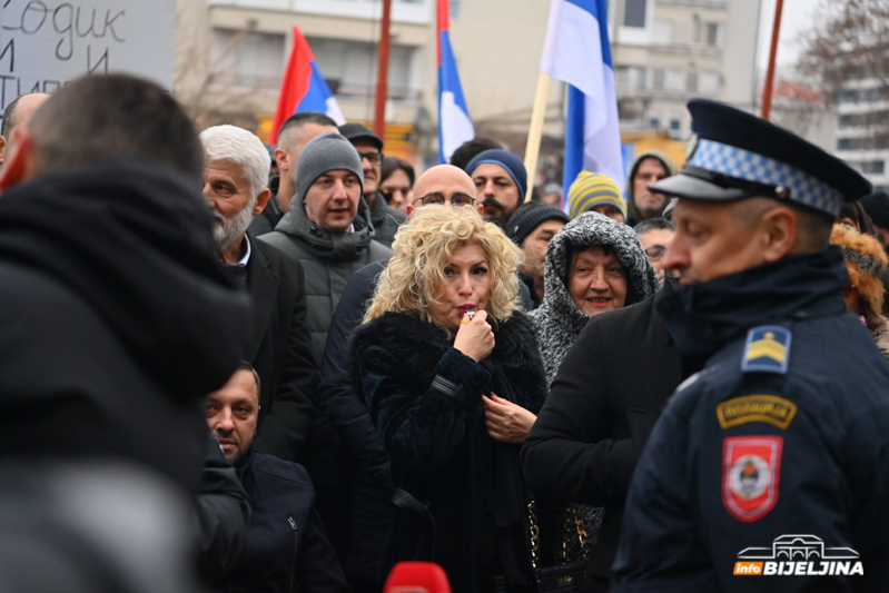 Miličević nakon izlaska iz zgrade policije otkrio šta su tražili (FOTO)