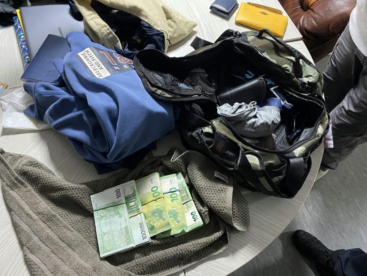 Ca­ri­ni­ci u pe­ški­ru na­šli 51.000 evra