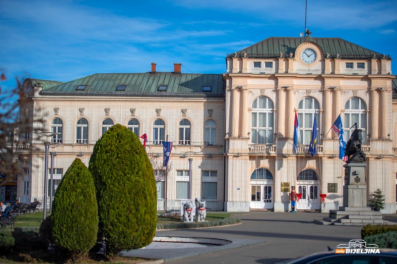 Bijeljinske ulice i kafići pune građana, već sutra slijedi velika promjena (FOTO)