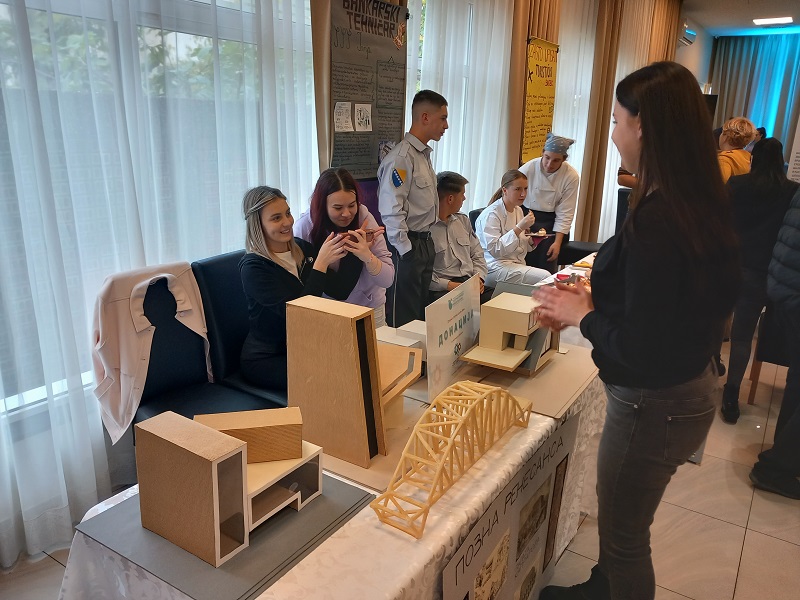 Privredna komora Bijeljina podržala deficitarna zanimanja – pravilnim izborom do sigurnog posla (FOTO)