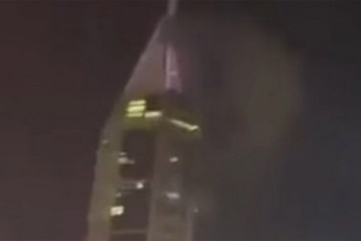 Stravičan snimak napada na jednu od najvećih atrakcija Dubaija: Dron se zabio u zgradu