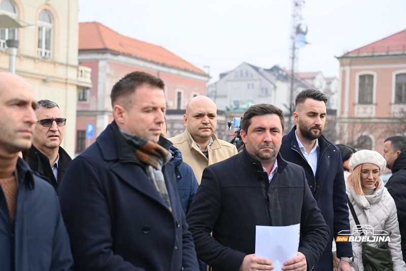 Bijeljina: Počeo protest radnika vrtića, gradonačelnik doveo šefove odjeljenja (FOTO)