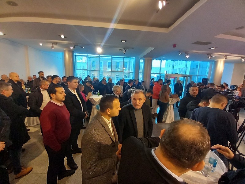 Bijeljina: Položeni vijenci povodom Dana Republike, Grad organizovao svečeni prijem (FOTO)