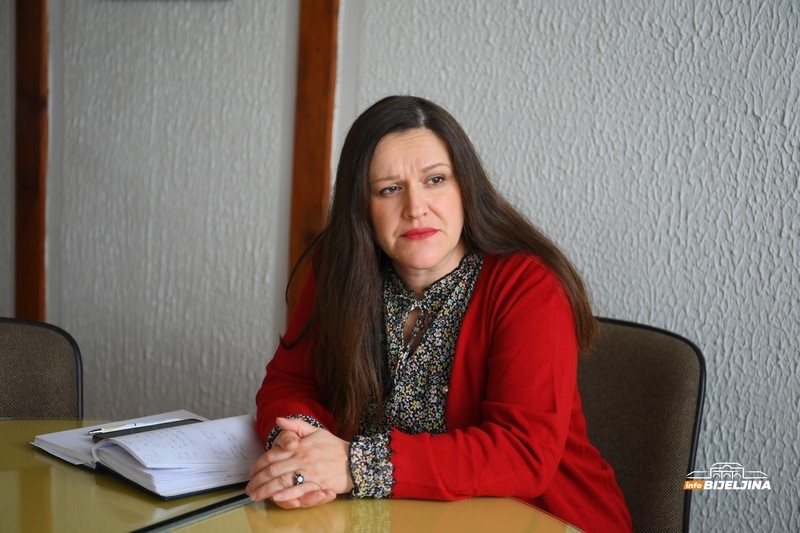 Jevtići iz Lopara dobijaju novu kuću: “Ova u kojoj živimo prokišnjava, biće nam svima lakše” (FOTO)