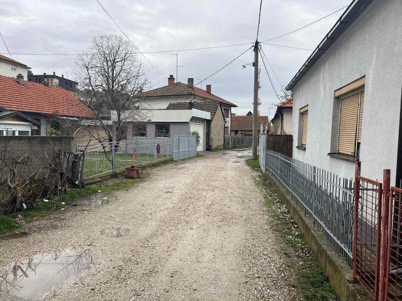 Savjet MZ Centar: Dijelovi fasada padaju, bezbjednost građana ugrožena (FOTO)