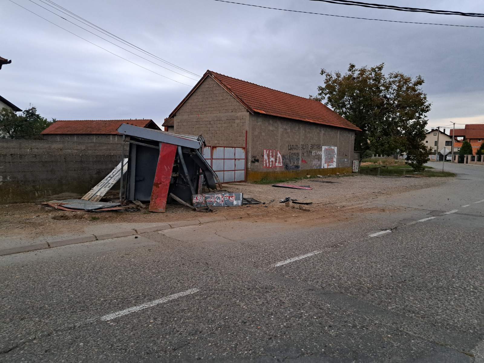 Stotine korisnika u Bijeljini bez struje: Vozilo ponovo udarilo u trafo stanicu, potpuno je uništilo