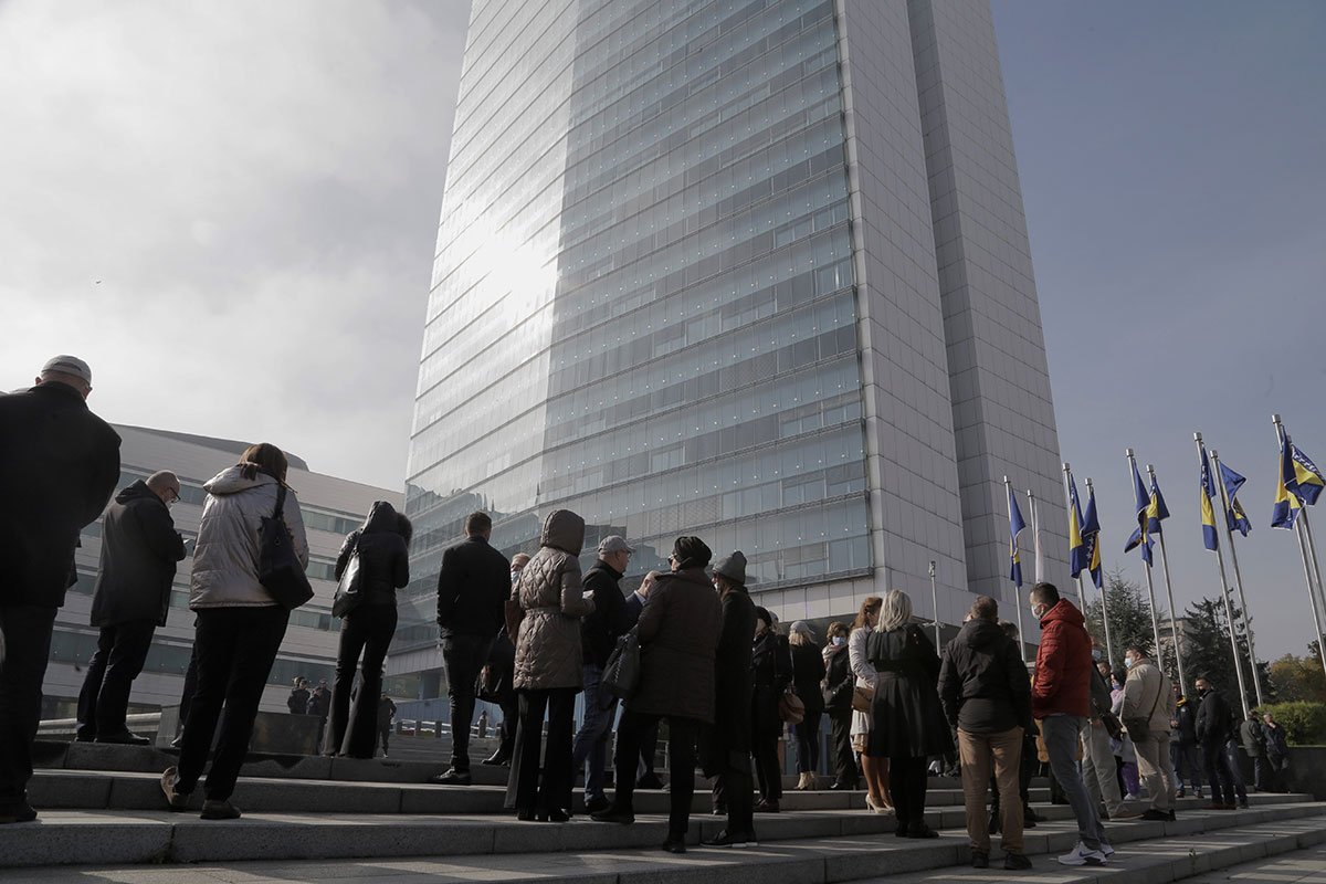 Apsurd u BiH institucijama: Sistematizacijom nedostaju hiljade radnika, a javna služba već preopterećena