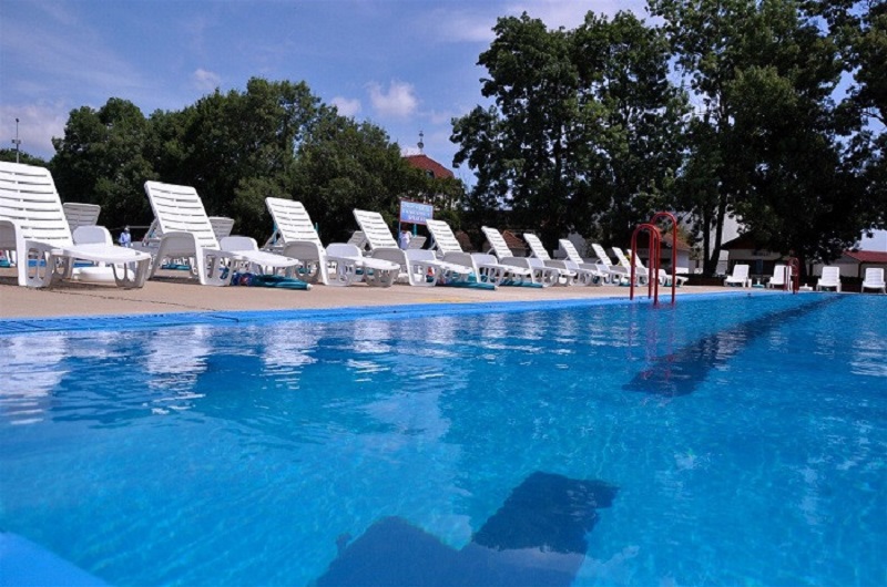 Bazeni u Dvorovima počeli sa radom