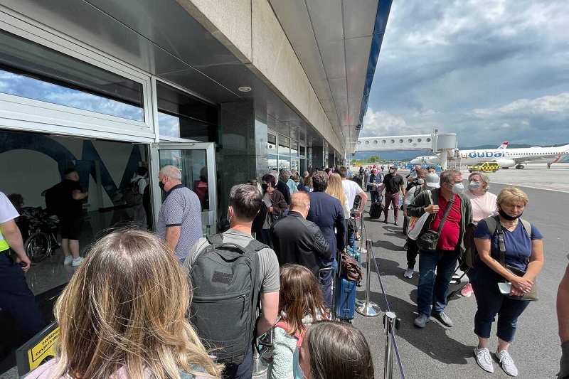 Turizam nakon dugo vremena polako staje na noge: Gužve na sarajevskom aerodromu i brojni letovi ohrabruju