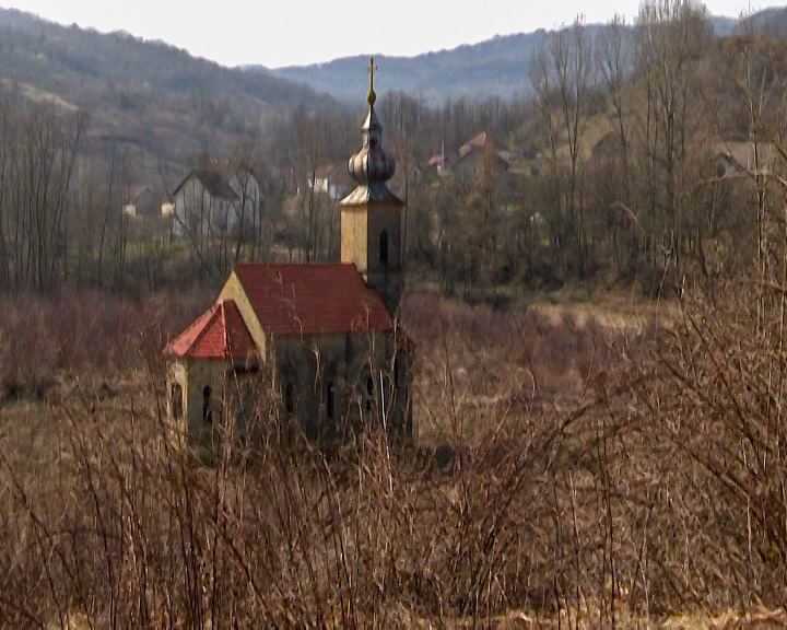 Pomoć stigla i iz Semberije, Majevice i Podrinja: Mještani Rastošnice obnavljaju stari hram koji je bio potopljen (FOTO)