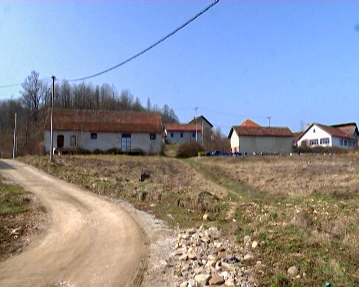 Pomoć stigla i iz Semberije, Majevice i Podrinja: Mještani Rastošnice obnavljaju stari hram koji je bio potopljen (FOTO)