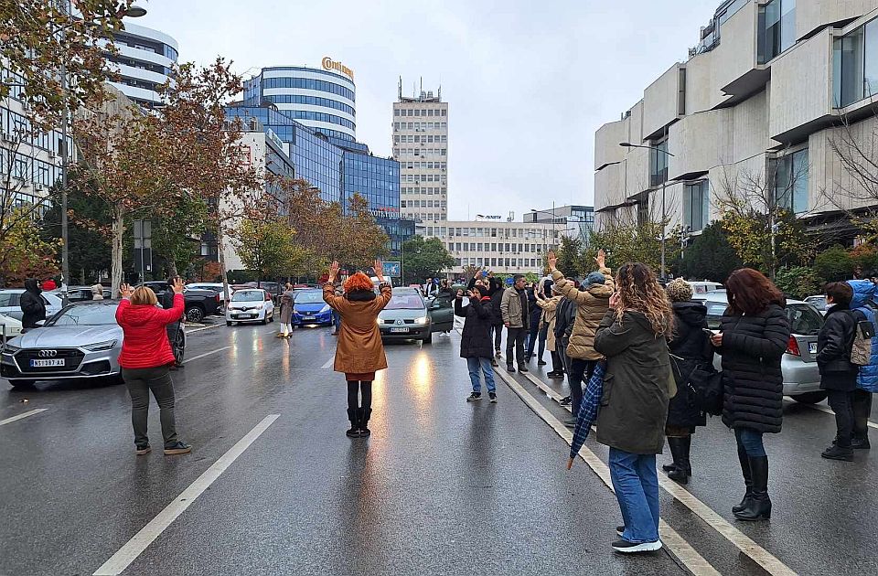  Novi Sad je stao na 14 minuta: U znak solidarnosti sa porodicama nastradalih (FOTO/VIDEO)