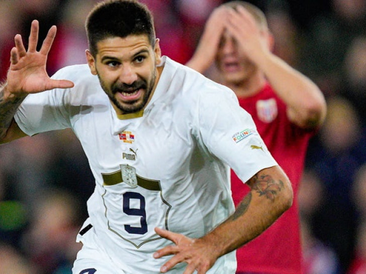 Mitrović se vraća u Premijer ligu? Evo koji klub želi potpis srpskog golgetera