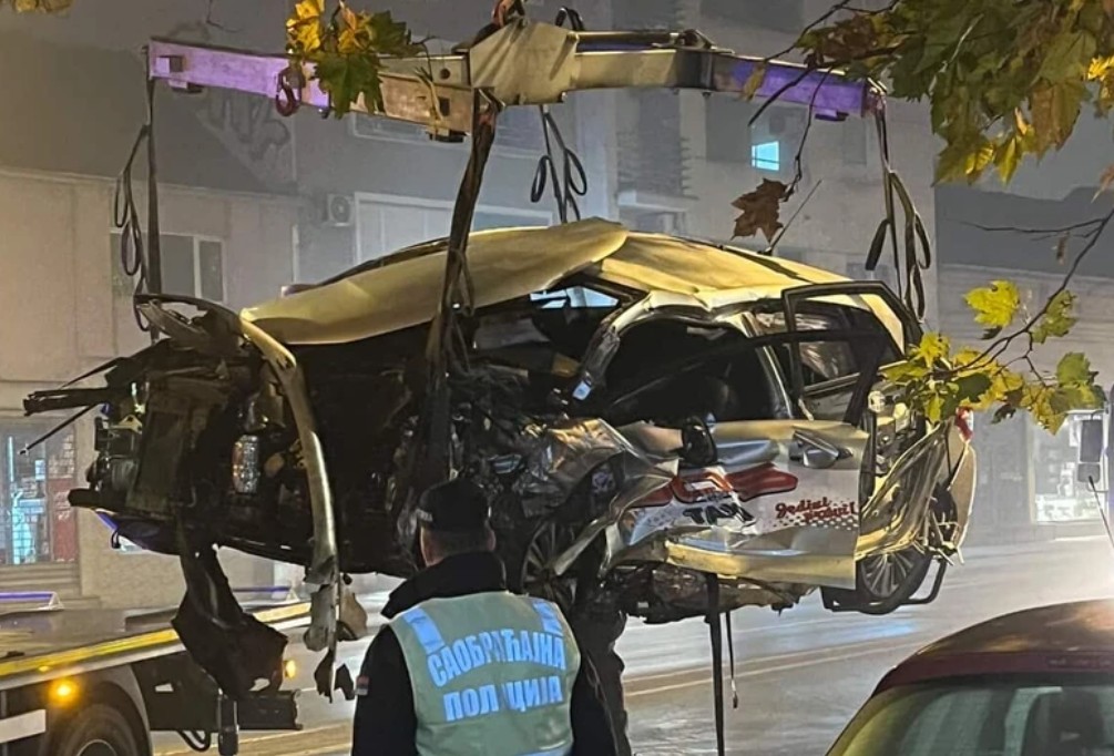 Teška noć u Novom Sadu: Uletio u suprotnu traku, taksista poginuo, djevojka kritično